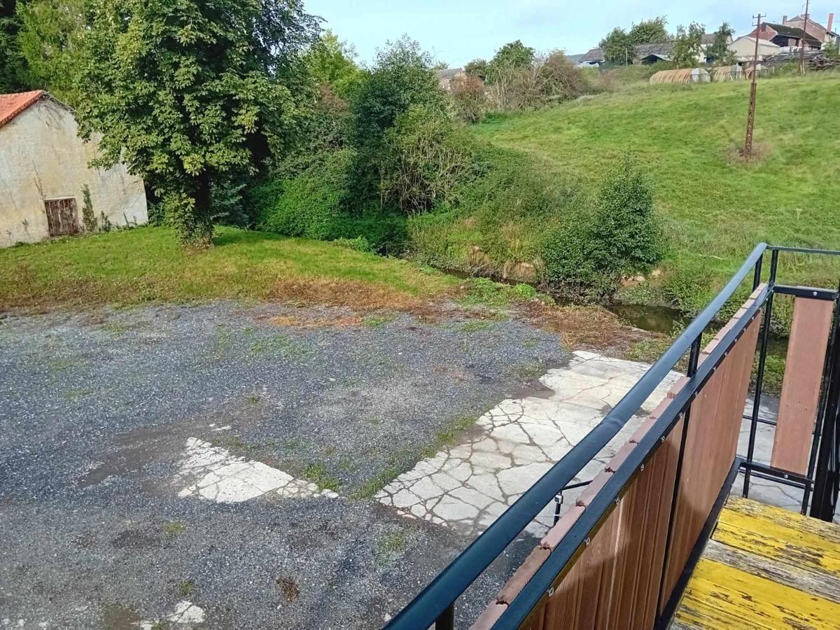 Grand Appartement Avec Terrasse Wignehies Exterior photo