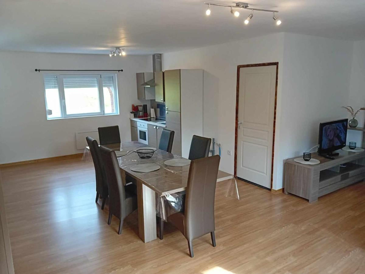 Grand Appartement Avec Terrasse Wignehies Exterior photo